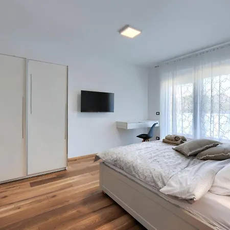 Feriehus Dora By Interhome Pula