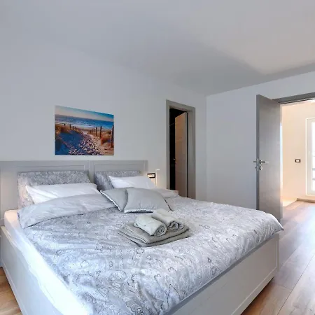 Feriehus Dora By Interhome Pula