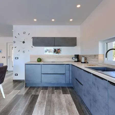 Feriehus Dora By Interhome Pula