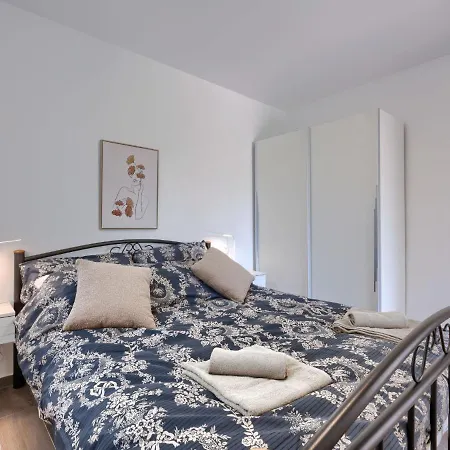 Dora By Interhome Feriehus Pula